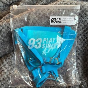 93 play street bikini top in the style Serena. Size XL